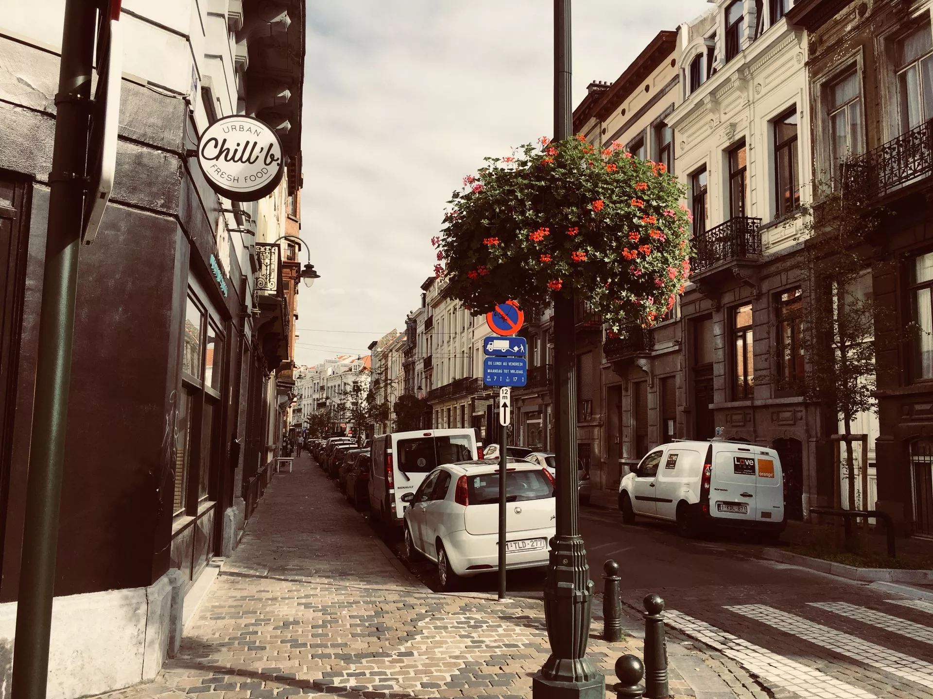 Rue résidentielle bruxelloise aux maisons de maître, Saint-Gilles