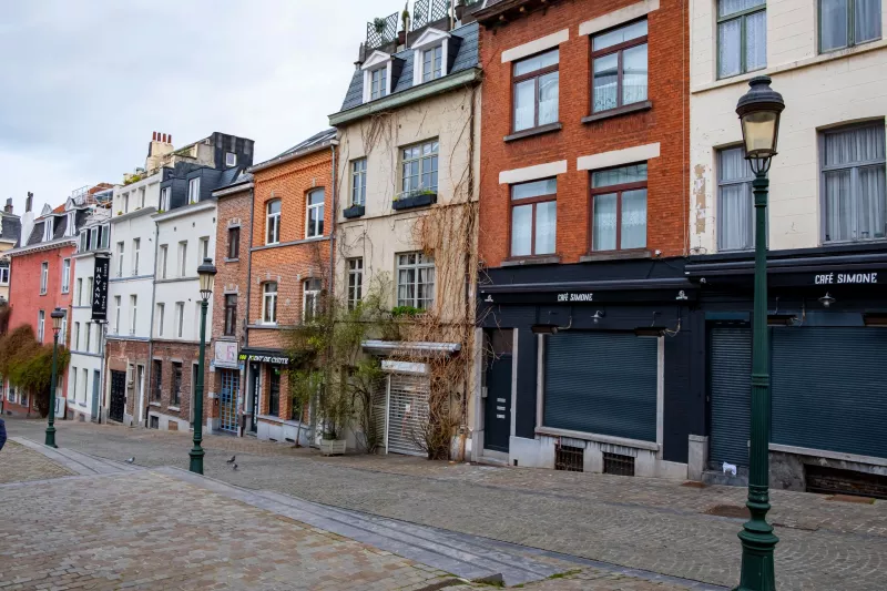 Rangée de maisons de ville bruxelloises en briques, Forest