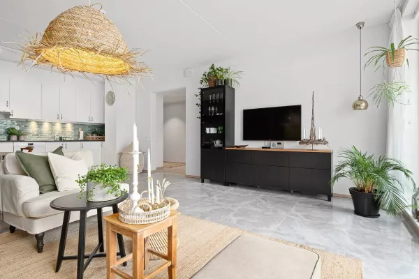 Séjour lumineux d'un appartement à Bruxelles confié en gestion locative